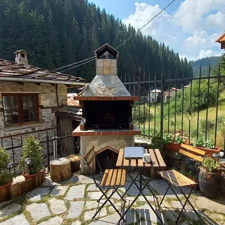 Feriehus Къща За Гости Начовата Къща Стойките, Пампорово *
